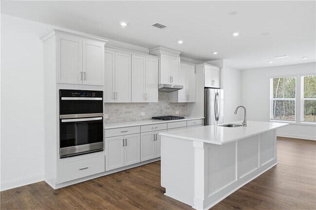 Building Photo - 376 Sunset Holw St