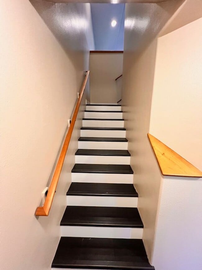 Building Photo - 2165