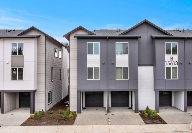 Building Photo - New Construction Luxury Townhome - Bright & Sunny End Unit