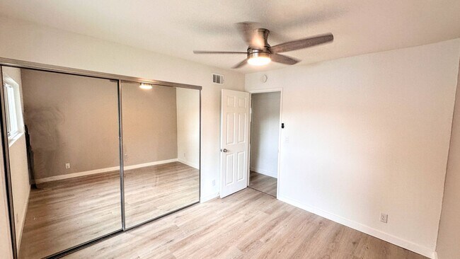 Building Photo - 120A