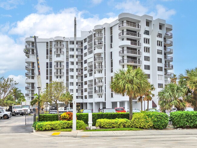 Building Photo - 1361 S Ocean Blvd