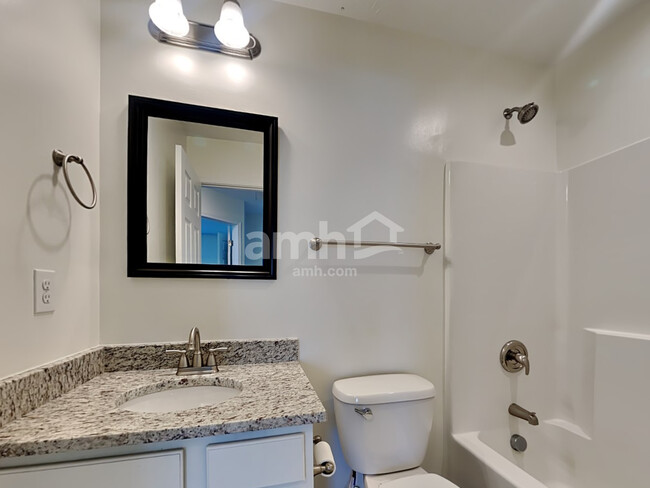 Building Photo - 4897 Jessica Suzanne Dr