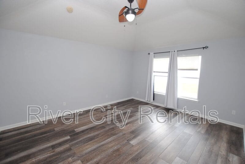 Building Photo - 599 Chestwood Chase Dr