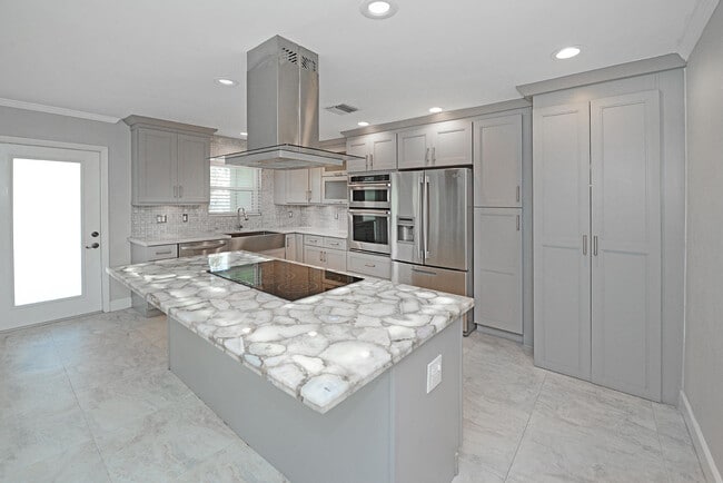 Building Photo - 3180 NW 6th Ave