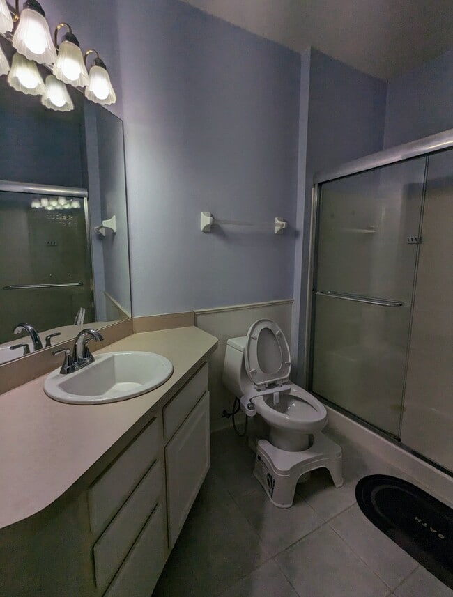 Building Photo - "Beautiful Move-In Ready 3/2 Condo near Town Center & UNF - Move In Today & $500 Off February Rent!"