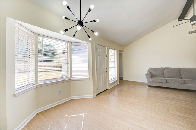 Building Photo - 7838 Royalwood Dr