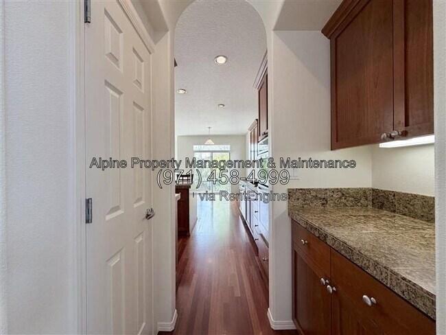 Building Photo - 4143 NW Meisner Dr