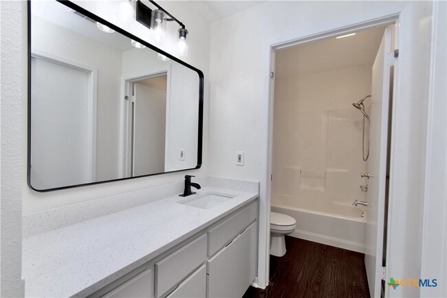 Building Photo - 1405 Oak Park Ln