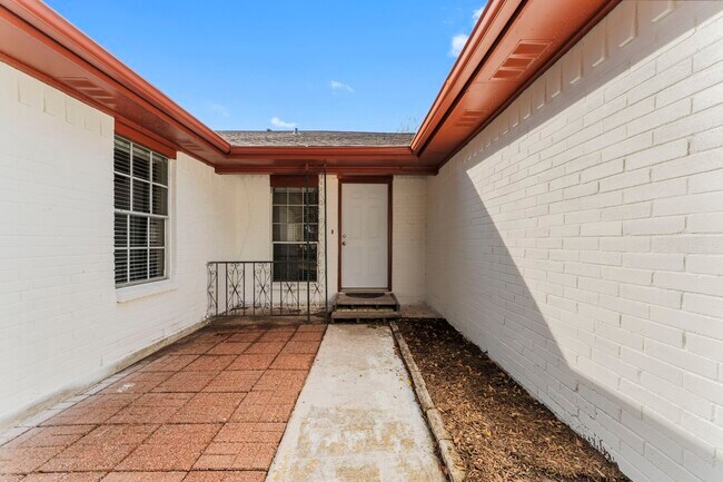 Building Photo - 17219 Camberwell Green Ln