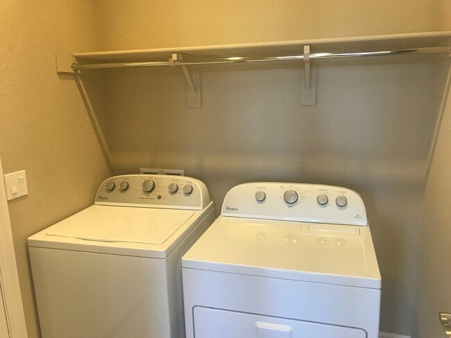 Building Photo - Charming 2 Bed 2 Bath - Trilogy at The Vineyards