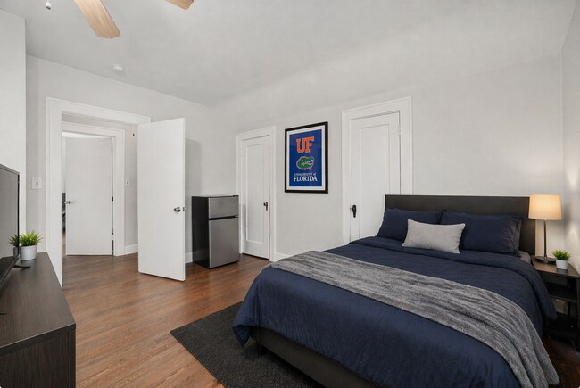 Building Photo - 949 SW 13th St