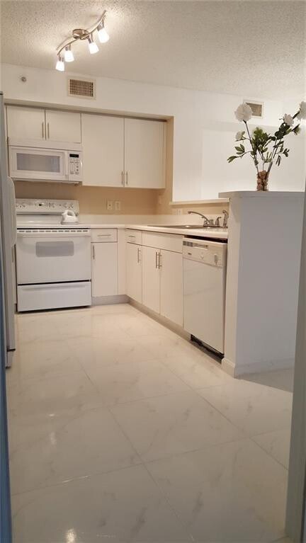 Building Photo - 4856 State Rd