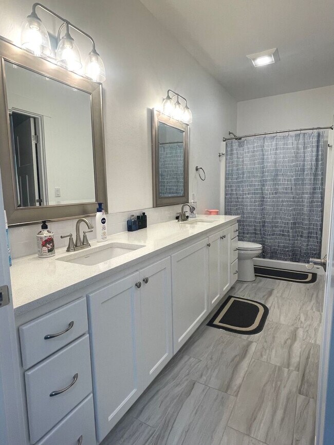 Building Photo - Gorgeous New Construction Townhome