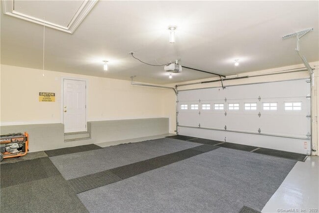 Building Photo - 5 Mendes Rd