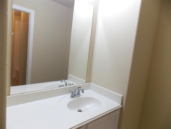 Building Photo - 6130 Carver Pines Dr