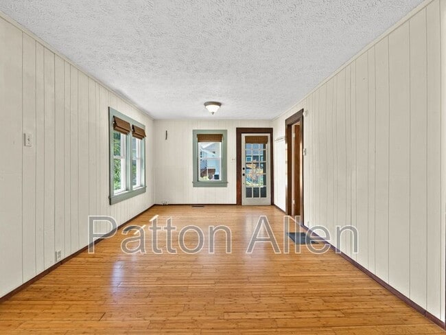 Building Photo - 83 5th Ave