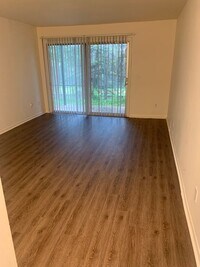 Building Photo - 1 Bedroom 1Bath Condo Available with Water