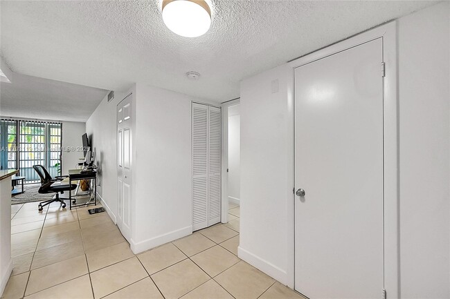 Building Photo - 1820 SW 81st Ave