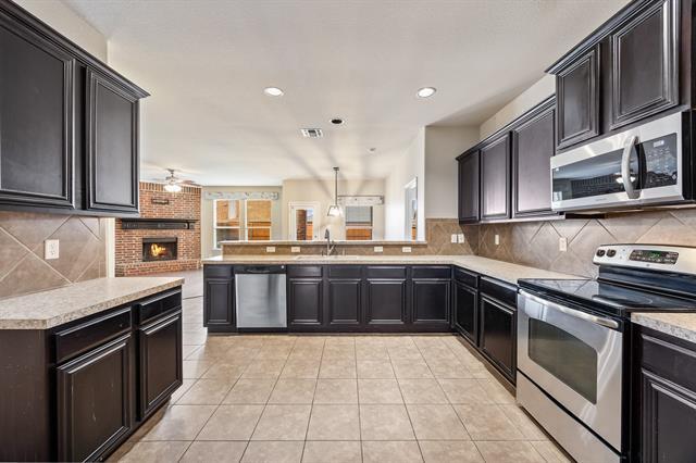 Building Photo - 2028 Carriage Rd