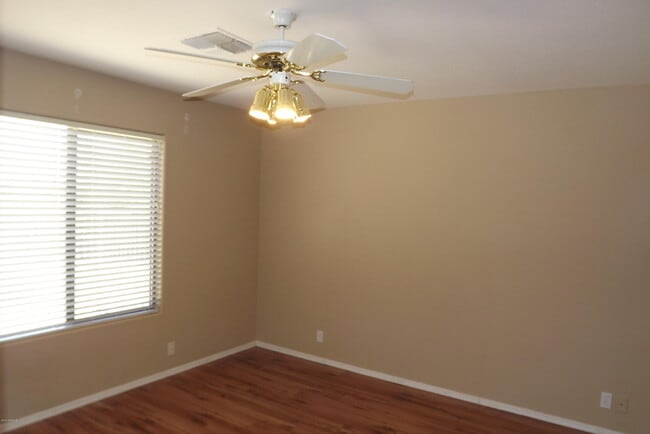 Building Photo - 13826 N Cambria Dr