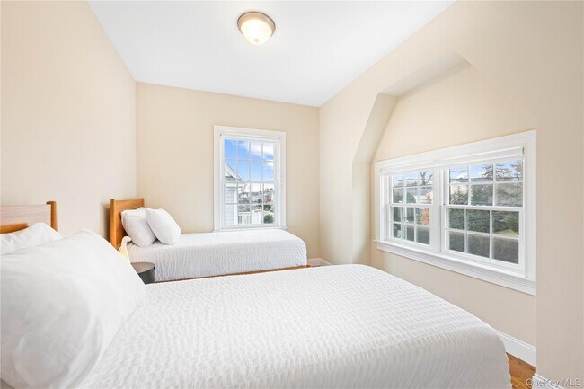 Building Photo - 420 Midland Ave