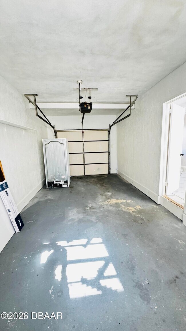 Building Photo - 374 S Halifax Dr