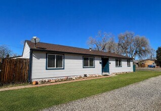 Building Photo - Available now!  Freshly updated paired home