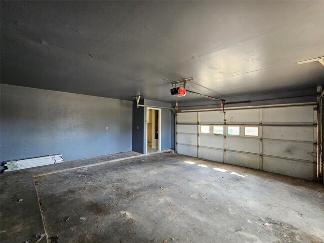 Building Photo - 8314 Streamside Dr