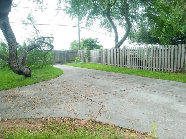 Building Photo - 219 Purl Pl