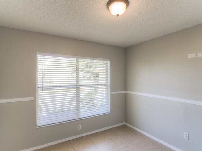 Building Photo - 3071 Bloomsbury Dr