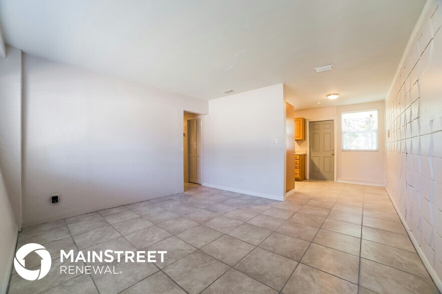 Building Photo - 926 Lewis Dr