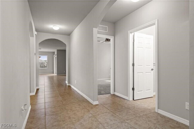 Building Photo - 15268 Yellow Wood Dr