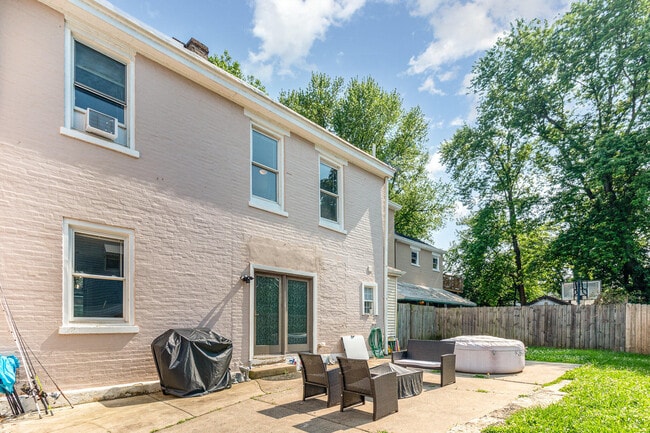 Building Photo - 8 Carneal St