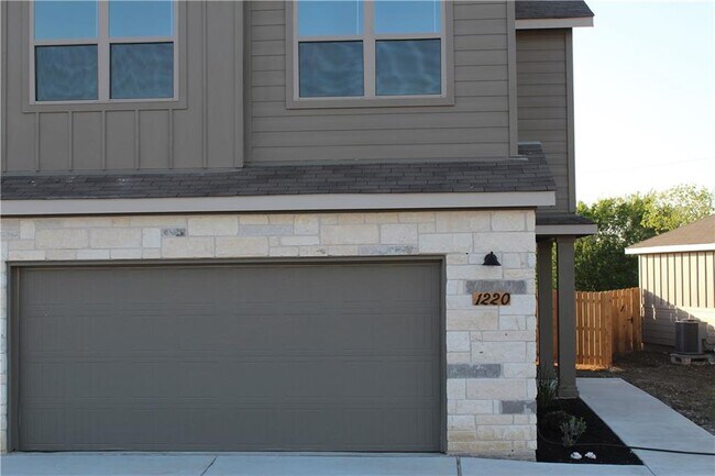 Building Photo - 1220 Garland Rd