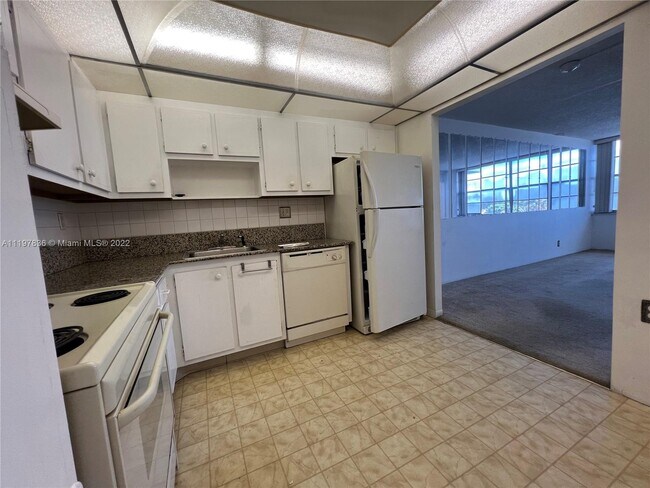 Building Photo - 2741 Taft St