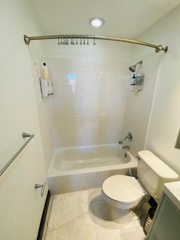 Building Photo - 12 W Poplar Ave