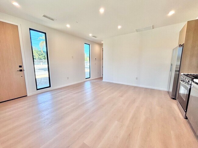 Building Photo - 17852 Saticoy St