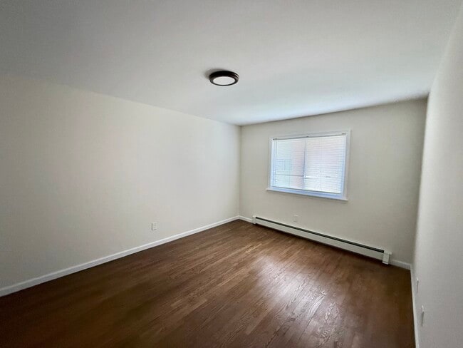 Building Photo - 18 Waldron Ave