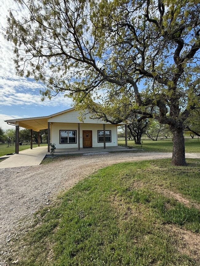Building Photo - Acreage - HORSE PROPERTY - NO WATER BILL Peaceful Country Living