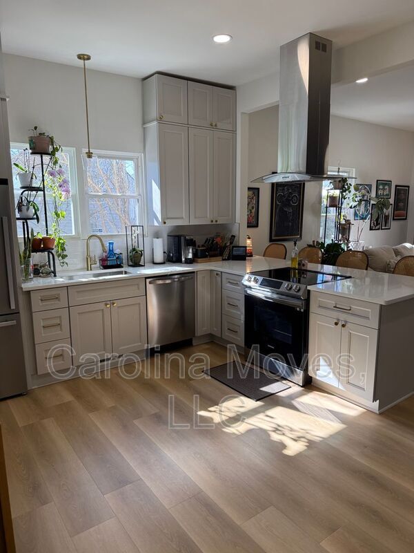 Building Photo - 6 10th St