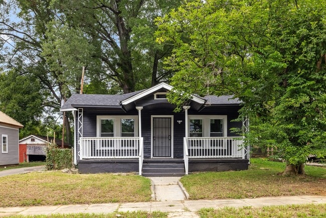 Building Photo - Newly Renovated 4 Bedroom 2 Bathroom Home