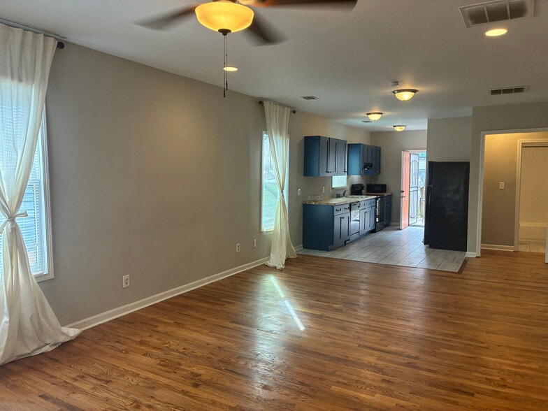 Building Photo - Room in House on Mayson Turner Rd NW