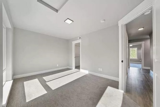 Building Photo - 6636 SE 57th Ave
