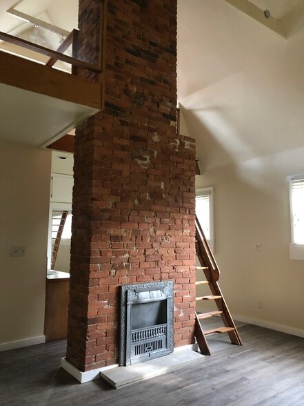 Building Photo - 5511 Claybourne St