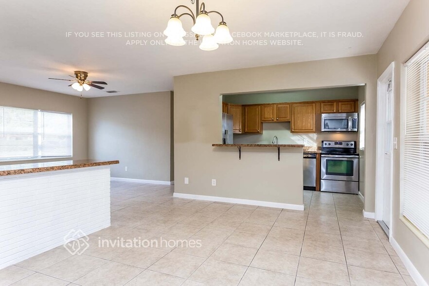 Building Photo - 457 E Melrose Cir