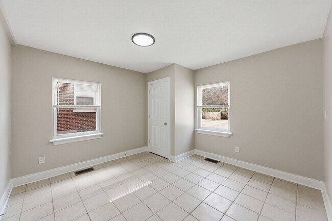 Building Photo - Updated 2BR Apartments Walkable to Xavier University