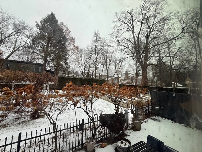 Building Photo - 164 Fair St