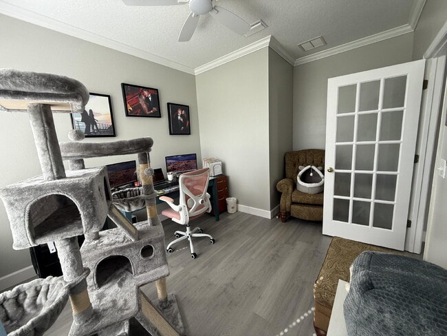 Primary Photo - "Spacious 3-Bedroom Retreat with Bonus roo...