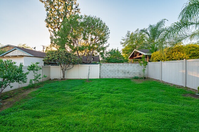 Building Photo - 1751 Belmont Ave