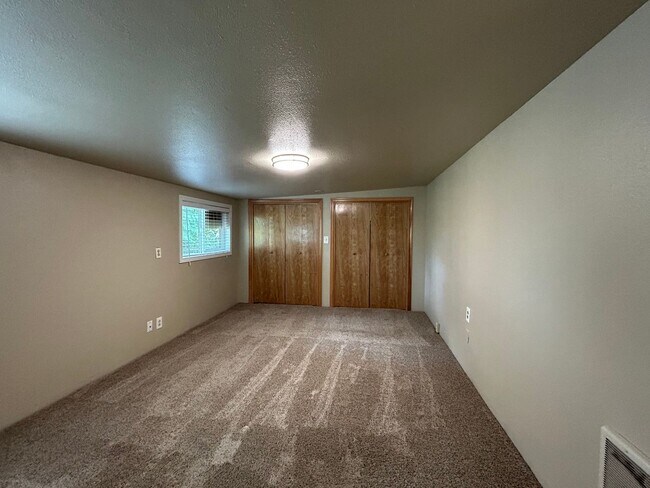 Building Photo - Stunning Views! Secluded 2 Bed, 1 Bath Gem!